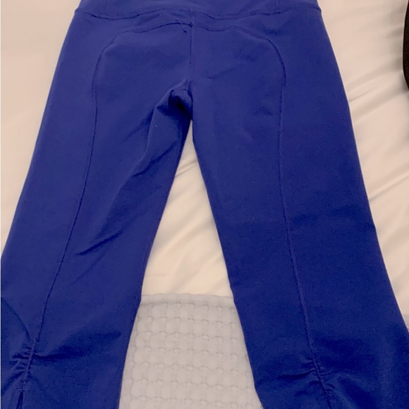 Lulu lemon cropped blue leggings - Picture 2 of 3